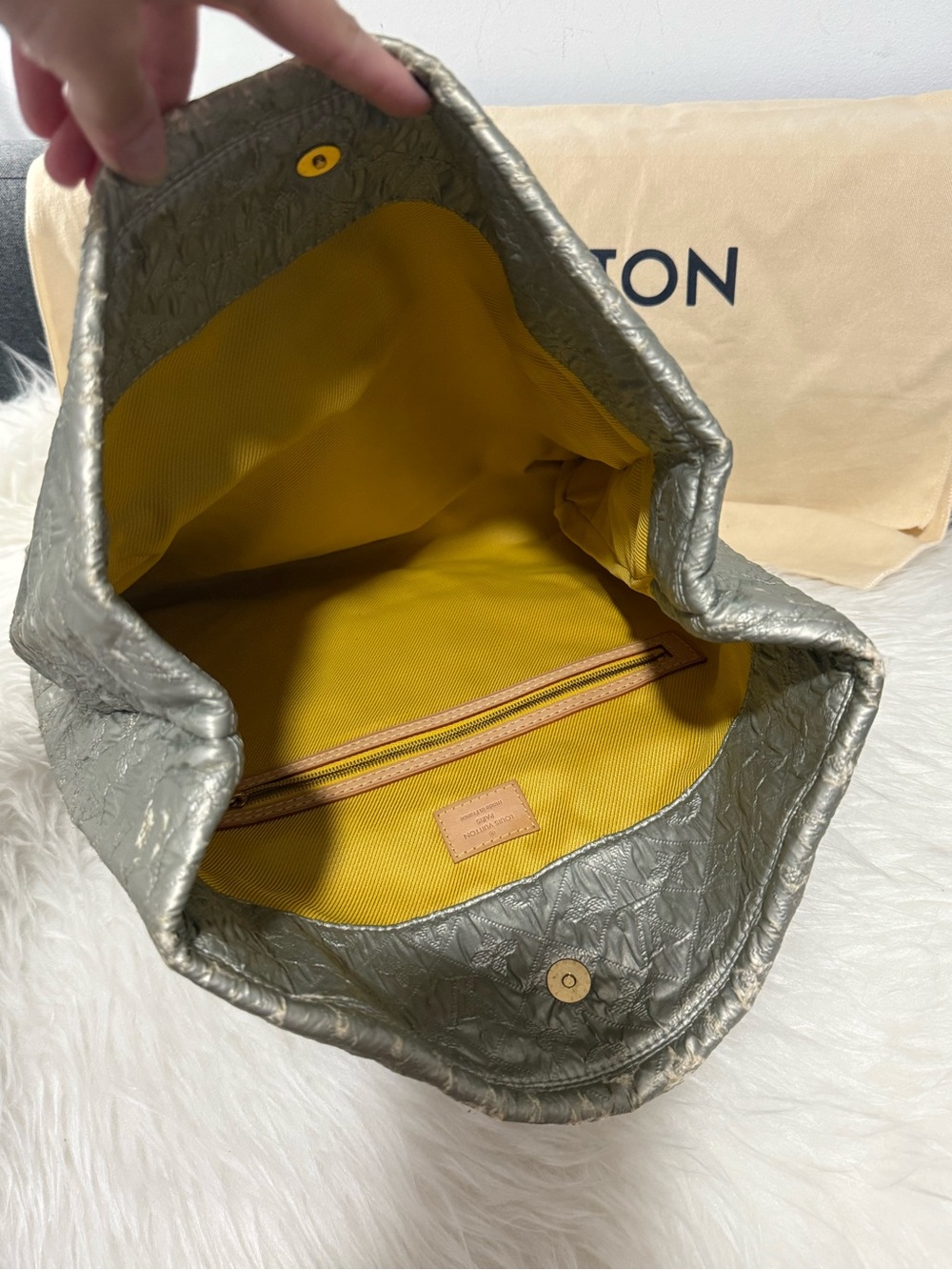 Louis Vuitton Metallic Monogram Limelight GM Clutch Bag (Oversized Silver Pearl) - Picture 6 of 14